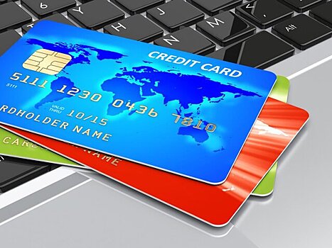 РБК: каждый второй россиян использует две или три банковские карты