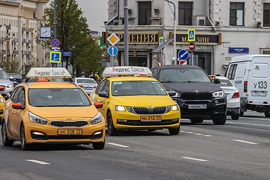 Московские сервисы такси прокомментировали скачок цен