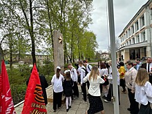 Стелу в память о героях войны отремонтировали в школе Костромы ко Дню Победы