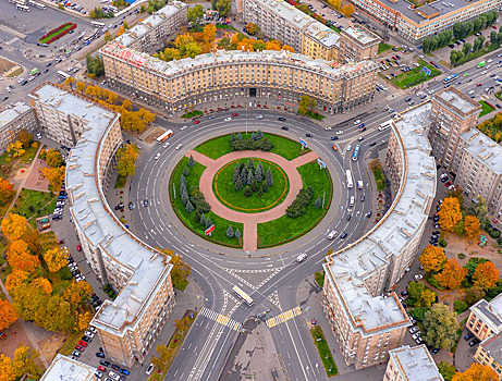 Хотите здесь жить? Сталинки на Комсомольской площади