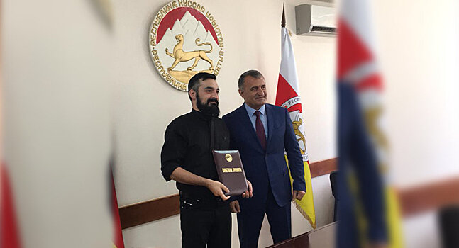 Бильд-редактор Sputnik получил награду от президента Южной Осетии