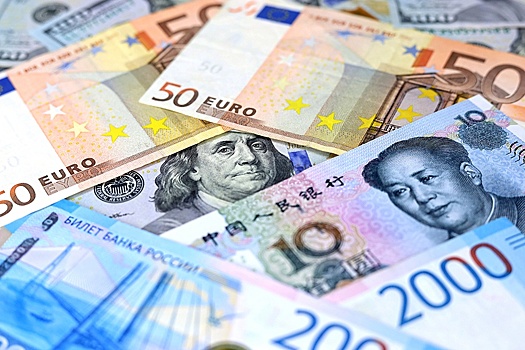 Аналитик Васильев объяснил, в какой валюте лучше хранить свои деньги в 2024 году