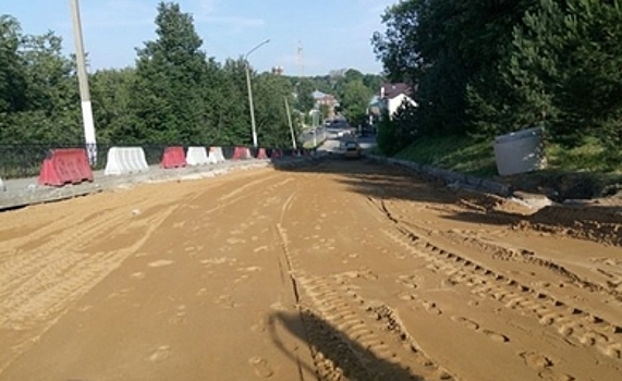 В Костроме на улице Дзержинского пропала булыжная мостовая