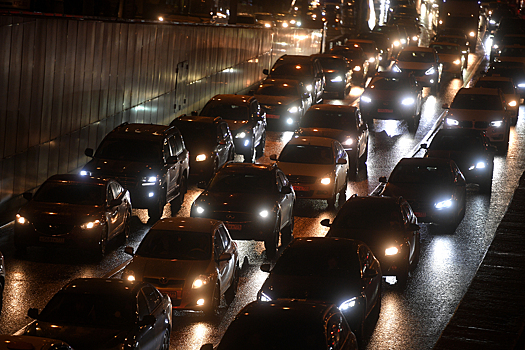 Москва встала в девятибалльных пробках