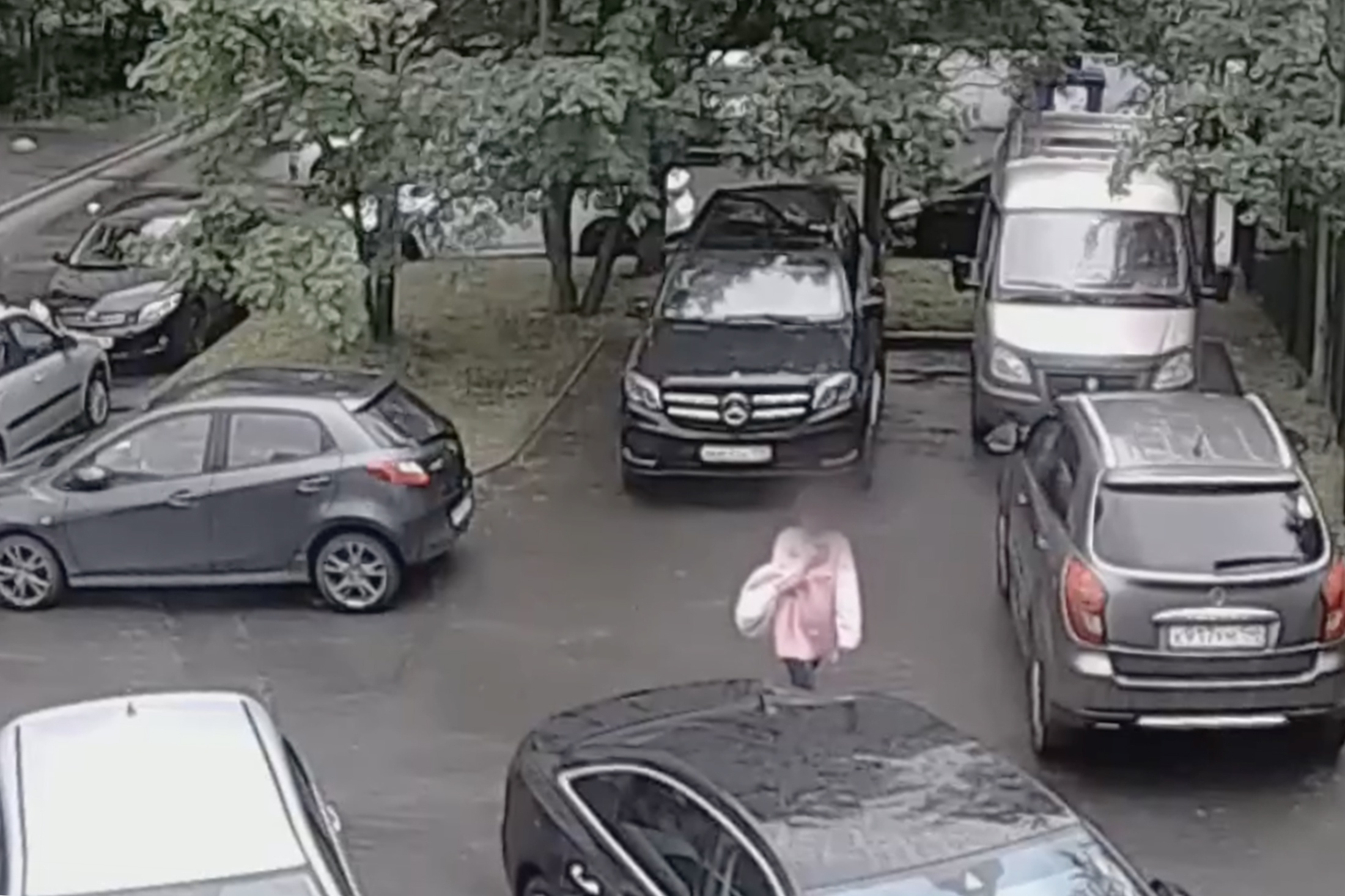 В Петербурге задержали девушку в момент закладки бомбы под машину сотрудника ОПК