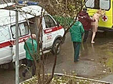 В Самаре "скорая" забрала голую женщину, которая бегала около гимназии