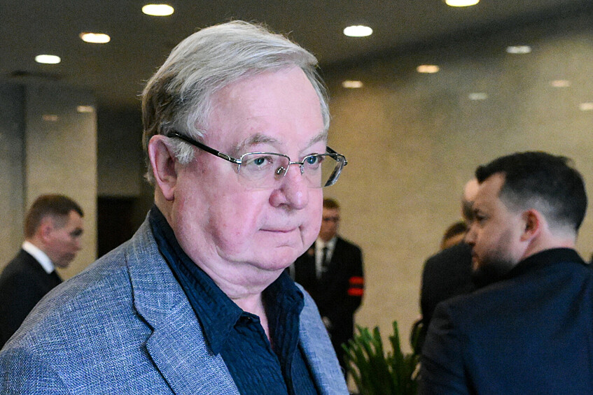 Президент Российского книжного союза Сергей Степашин на церемонии прощания с председателем Верховного суда РФ Ириной Подносовой в траурном зале ЦКБ Управления делами президента РФ в Москве, 24 июля 2025 года