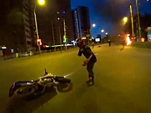 Момент ДТП со взрывом мотоцикла в Екатеринбурге попал на видео