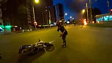 Момент ДТП со взрывом мотоцикла в Екатеринбурге попал на видео