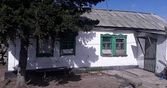 В России выставили на продажу дома из камыша и соломы