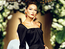 Бикини из меха и объятия Джанни Версаче: вспоминаем лучшие архивные фото Карлы Бруни