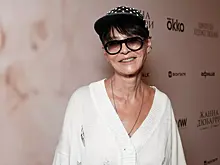 «Весь брак по расчету»: Ирина Хакамада показала редкое архивное фото с родителями