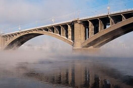 Новый асфальт на Коммунальном мосту в Красноярске не прошел проверку