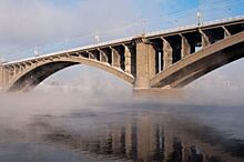 Новый асфальт на Коммунальном мосту в Красноярске не прошел проверку