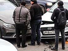Сразу 23 автомобиля столкнулись на обледеневшей трассе в Ставрополье
