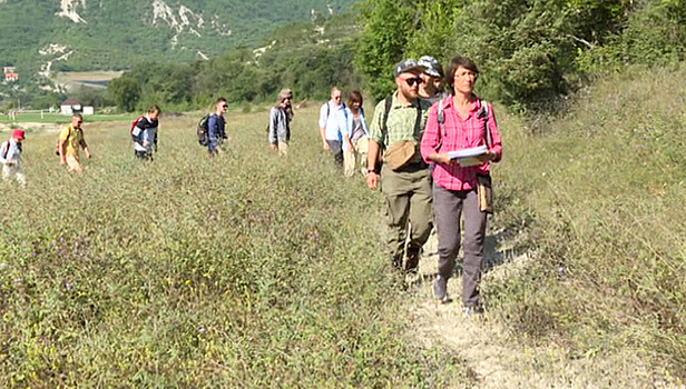 Студенты-геологи изучают крымские горы