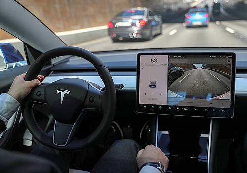 В Tesla появится демо-версия автопилота