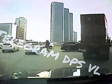 В Приморье на видео сняли, как водитель напал на женщину с ребенком и разбил авто