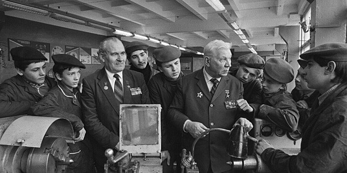 Обучение востребованным профессиям и равные возможности для всех: в чем была уникальность советских профтехучилищ?