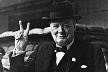 В Британии на аукционе за $22,7 тыс. продали зубной протез Уинстона Черчилля