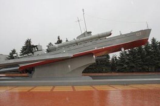 В Калининграде демонтируют стелу у знака морякам-балтийцам