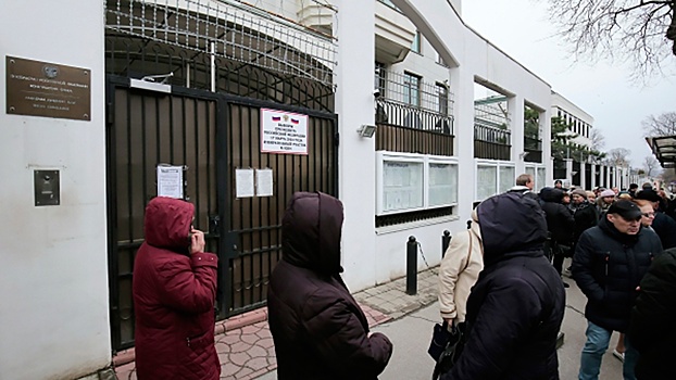 В Молдове задержали провокатора, попытавшегося поджечь посольство РФ