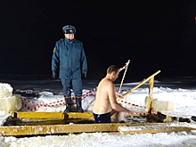 Три сотни вологжан искупались в проруби накануне