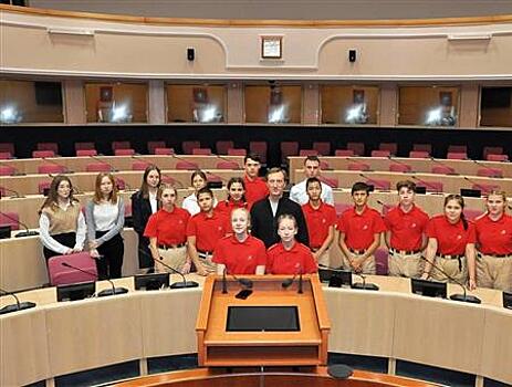 Школьники из Кинеля посетили областной парламент