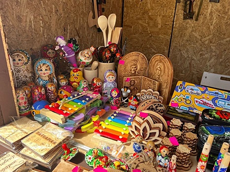 Ярмарка народных промыслов на Нижне-Волжской набережной продлится до конца лета