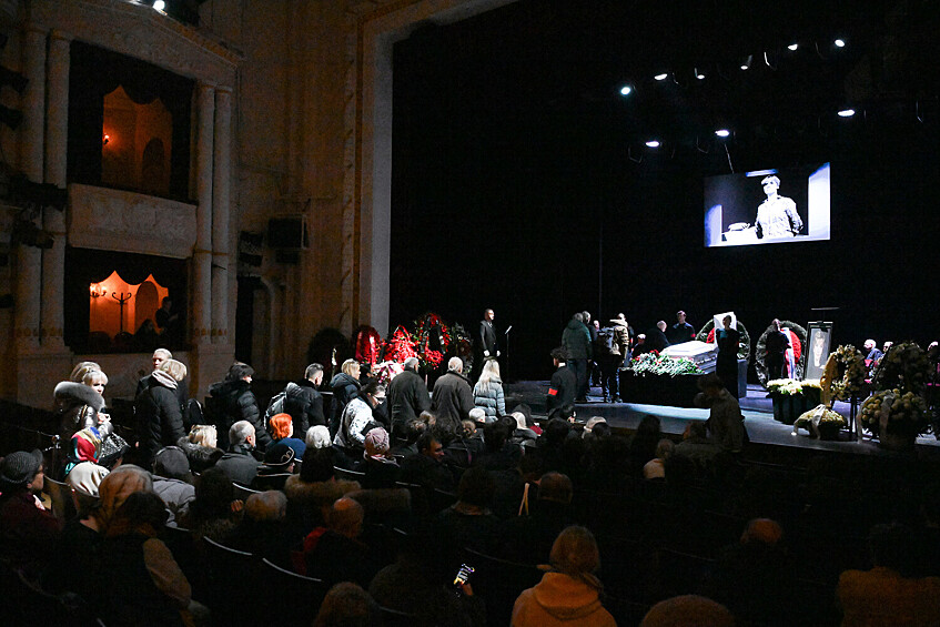 Церемония прощания с народной артисткой РФ Верой Алентовой в Московском драматическом театре имени А.С. Пушкина, 29 декабря 2025 года