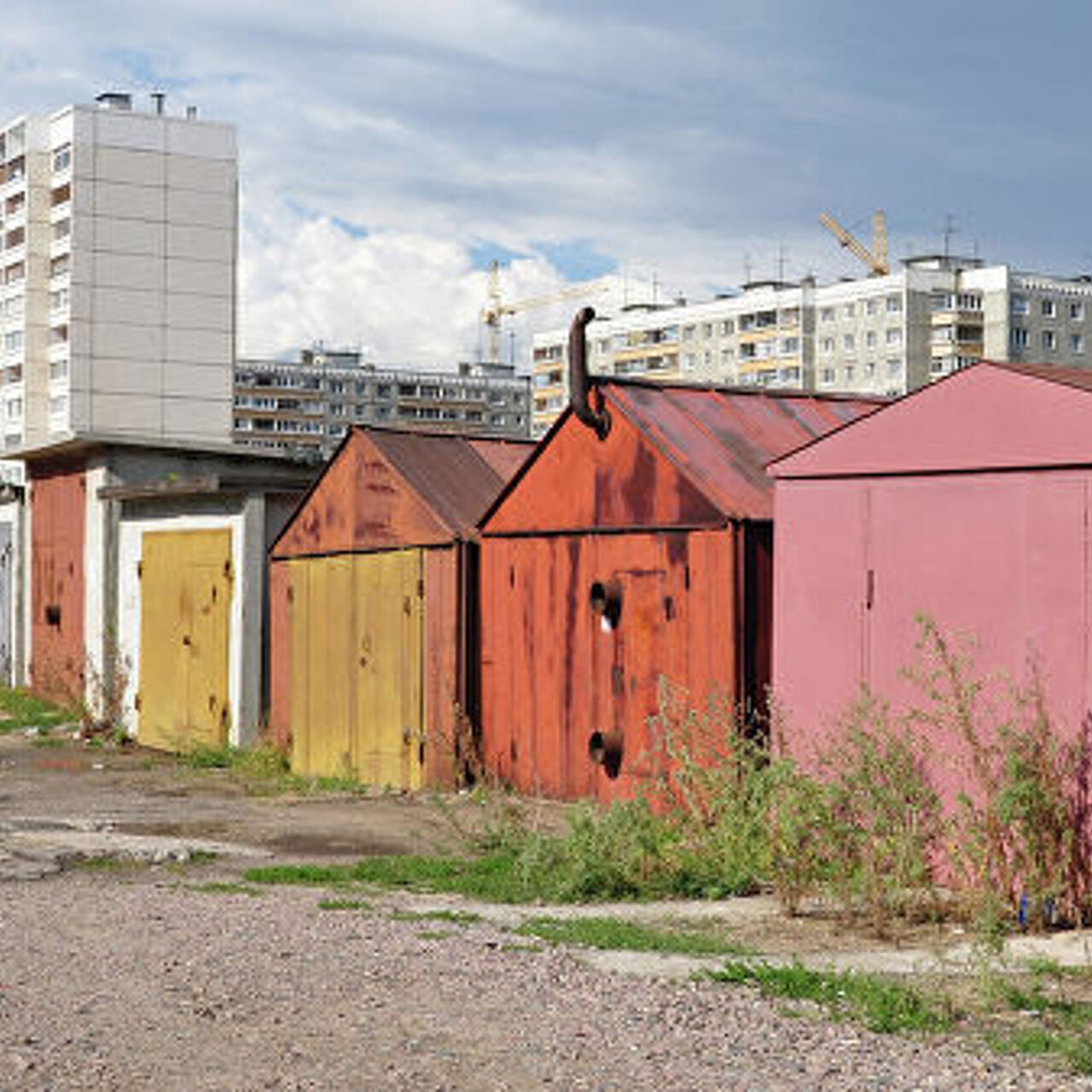 Прописаться нельзя, жить можно. Кто и зачем переезжает в гаражи -  Рамблер/женский