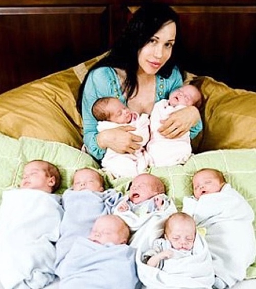 У Натали Сулеман было шестеро детей, но очень хотелось восьмерых, как у Анджелины Джоли. Воплотить мечту удалось с помощью ЭКО, но вместо двоих запланированных получилось восемь. Теперь Натали воспитывает 14 детей.