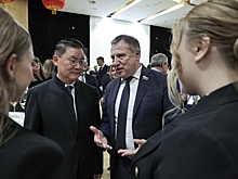 Свердловские депутаты поздравили китайских дипломатов с днем образования КНР