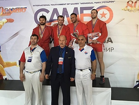 Самбисты из Верхней Пышмы завоевали 6 медалей на турнире во Владивостоке