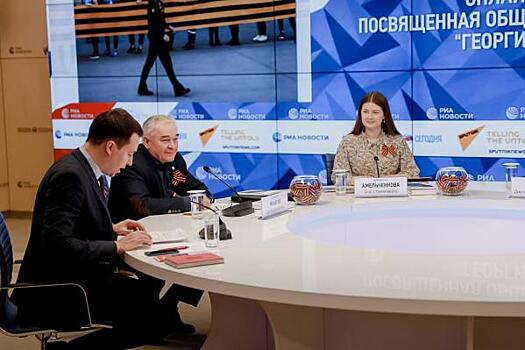 Волонтеры Победы начали раздавать георгиевские ленточки