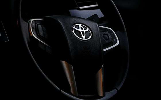 Стало известно, когда Toyota обновит популярные модели Camry и Land Cruiser