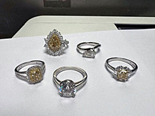 Украшения стоимостью более 18 млн рублей нашли при досмотре во "Внуково"