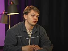 Популярный в России комик отдохнул за границей с двумя сломанными руками