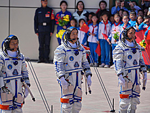 Экипаж китайского корабля "Шэньчжоу-20" вернулся на Землю