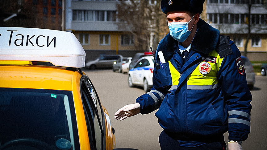 Зараженного коронавирусом таксиста задержали в Москве