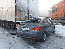 В Башкирии водитель Hyundai Solaris не справился с управлением и столкнулся с грузовой фурой