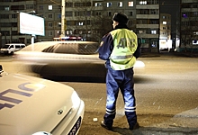 В центре Омска пьяный водитель за рулем «Ниссана» устроил массовую аварию и сбежал