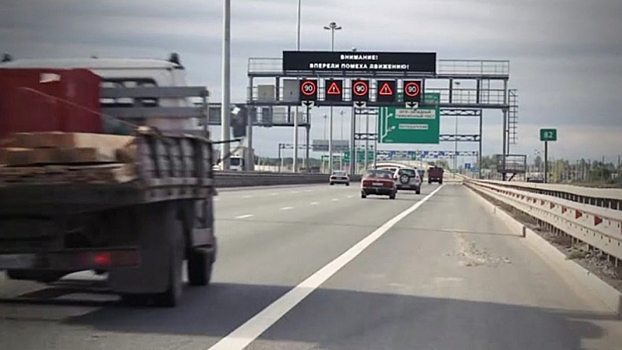 В Петербурге автомобиль сбил двух женщин, которые фотографировались на проезжей части