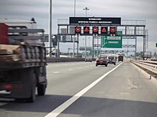 В Петербурге автомобиль сбил двух женщин, которые фотографировались на проезжей части