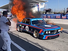 Посмотрите, как BMW CSL и Ford Capri RS3100 загорелись на пит-лейне