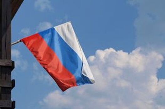 Со здания больницы в Петергофе украли российский флаг