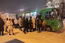 Поездки на автобусах в январе напомнили челябинке о советском времени: «Как сельди в бочке»