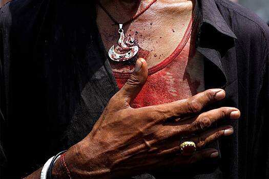 Россиянин описал религиозное шествие в Пакистане словами «кровь брызжет во все стороны»