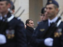 Макрон выводит на улицы армию