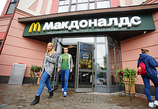 «Просто не иди в пост в "Макдоналдс"». В РПЦ отреагировали на иск православной россиянки из-за чизбургера